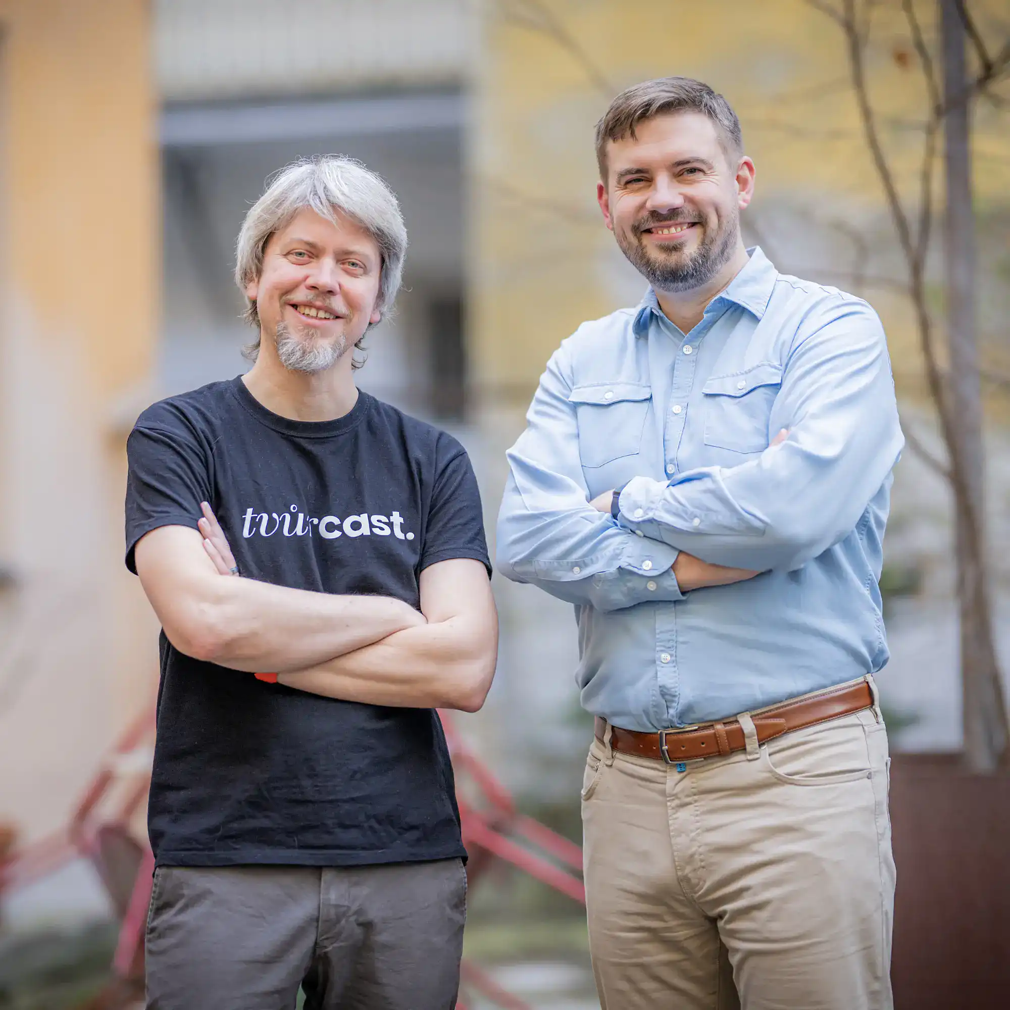 Lektoři srozumitelného psaní Martin Kavka a Dalibor Behún