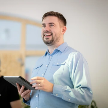 Dlouholetý překladatel, jazykový korektor, copywriter a lektor srozumitelného psaní Dalibor Behún