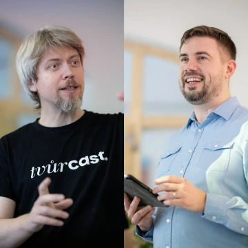 Lektoři srozumitelného psaní Martin Kavka a Dalibor Behún během workshopu Jak psát, aby to fakt četli